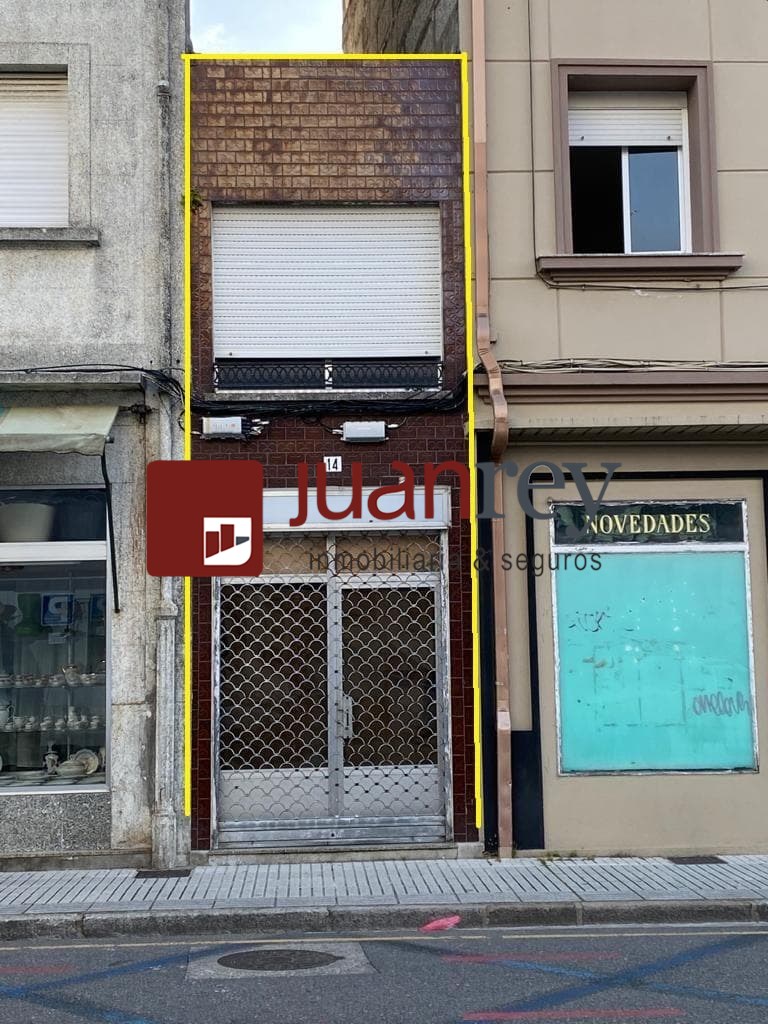 Foto 1 930 BAJO EN VENTA EN VILLAGARCIA DE AROSA  CON VIVIENDA 