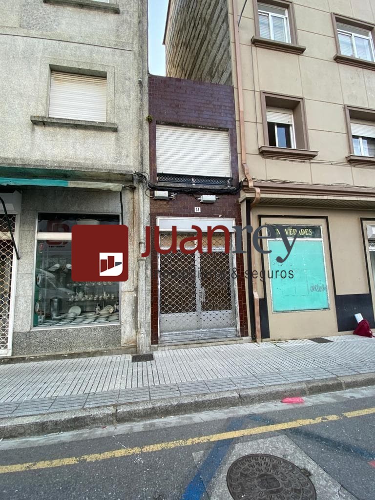Foto 2 930 BAJO EN VENTA EN VILLAGARCIA DE AROSA  CON VIVIENDA 